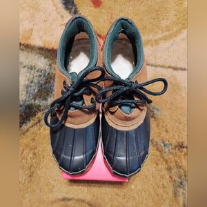 All Weather Shoes ankle high. Woodstock Brand. Size 9. Blue, tan and green.